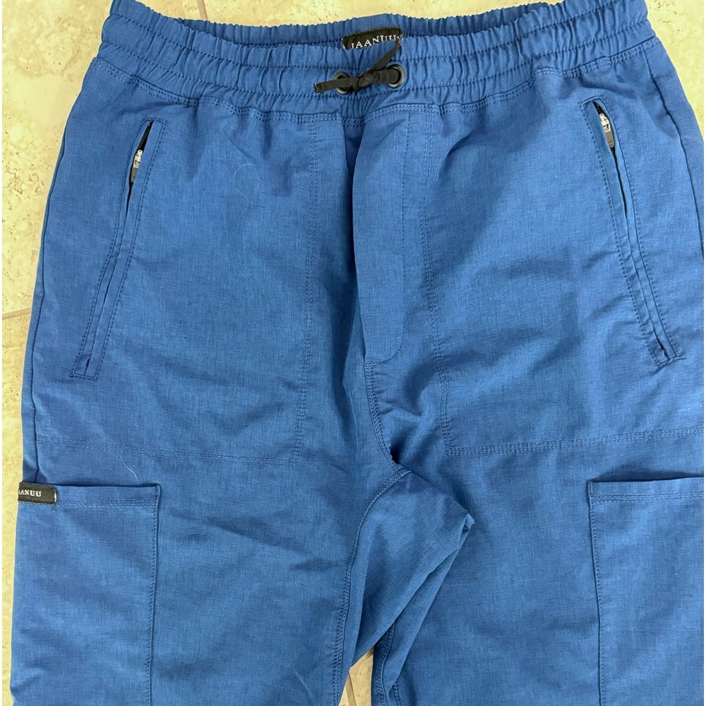 Mens M Jaanuu navy scrub pants.Like new!